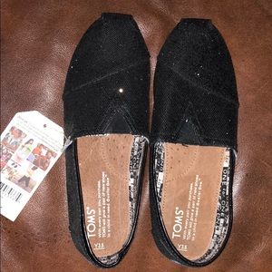 Toms classic shoes